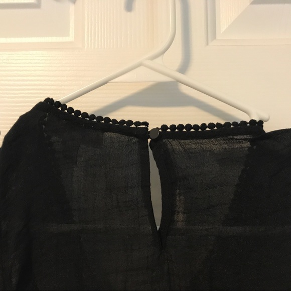 Liz Lange Maternity top with detailing - Picture 7 of 8